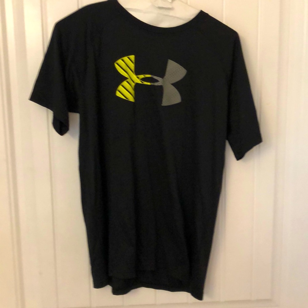 UA boy’s YXL